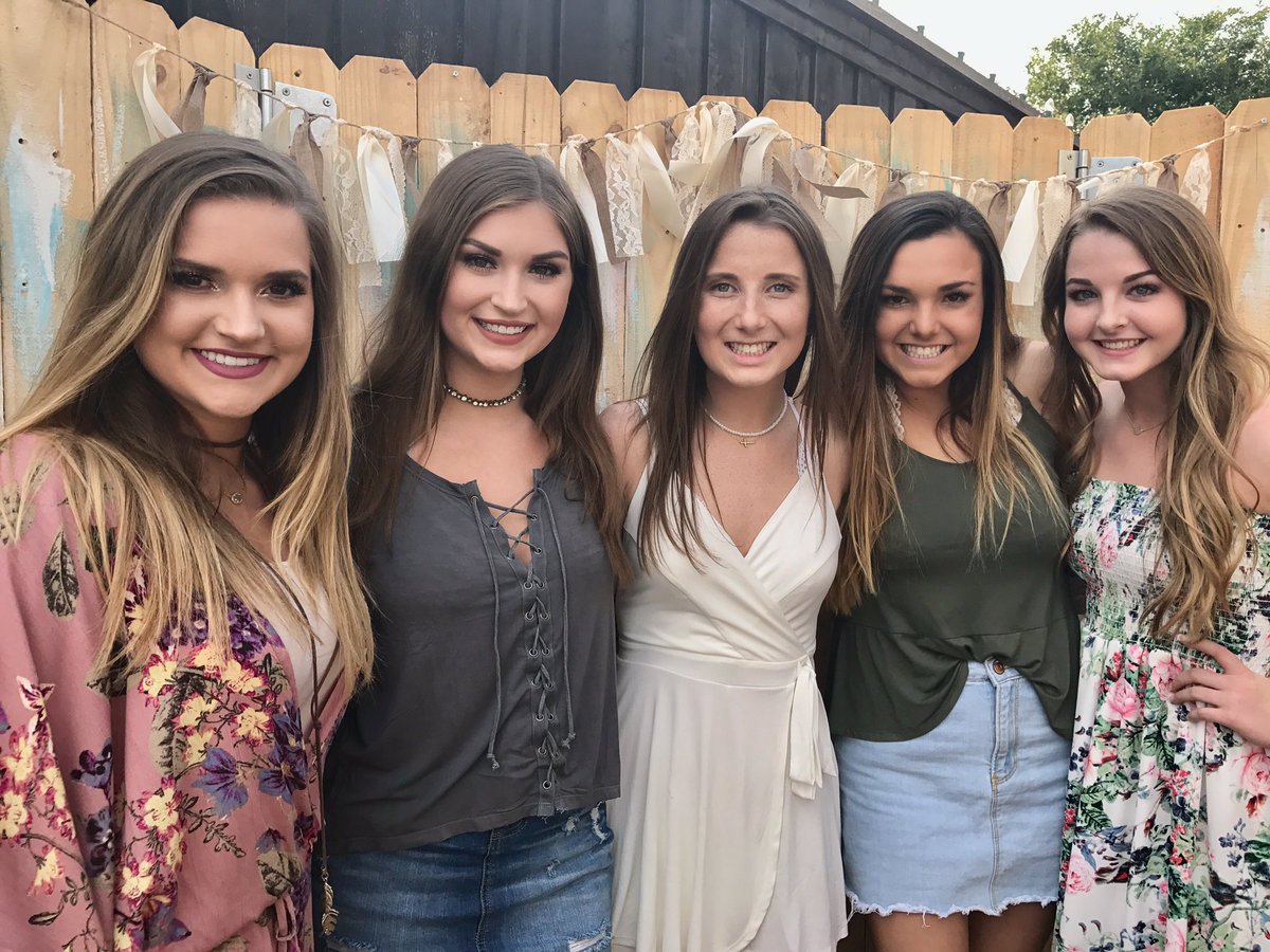 KelseyKocher1's tweet photo. happy grad party szn!! https://t.co/tpCKkC2r6V