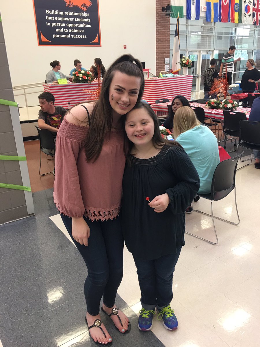 elenihitch's tweet photo. Legacy Friends Banquet🎡 https://t.co/17WEjxps0N