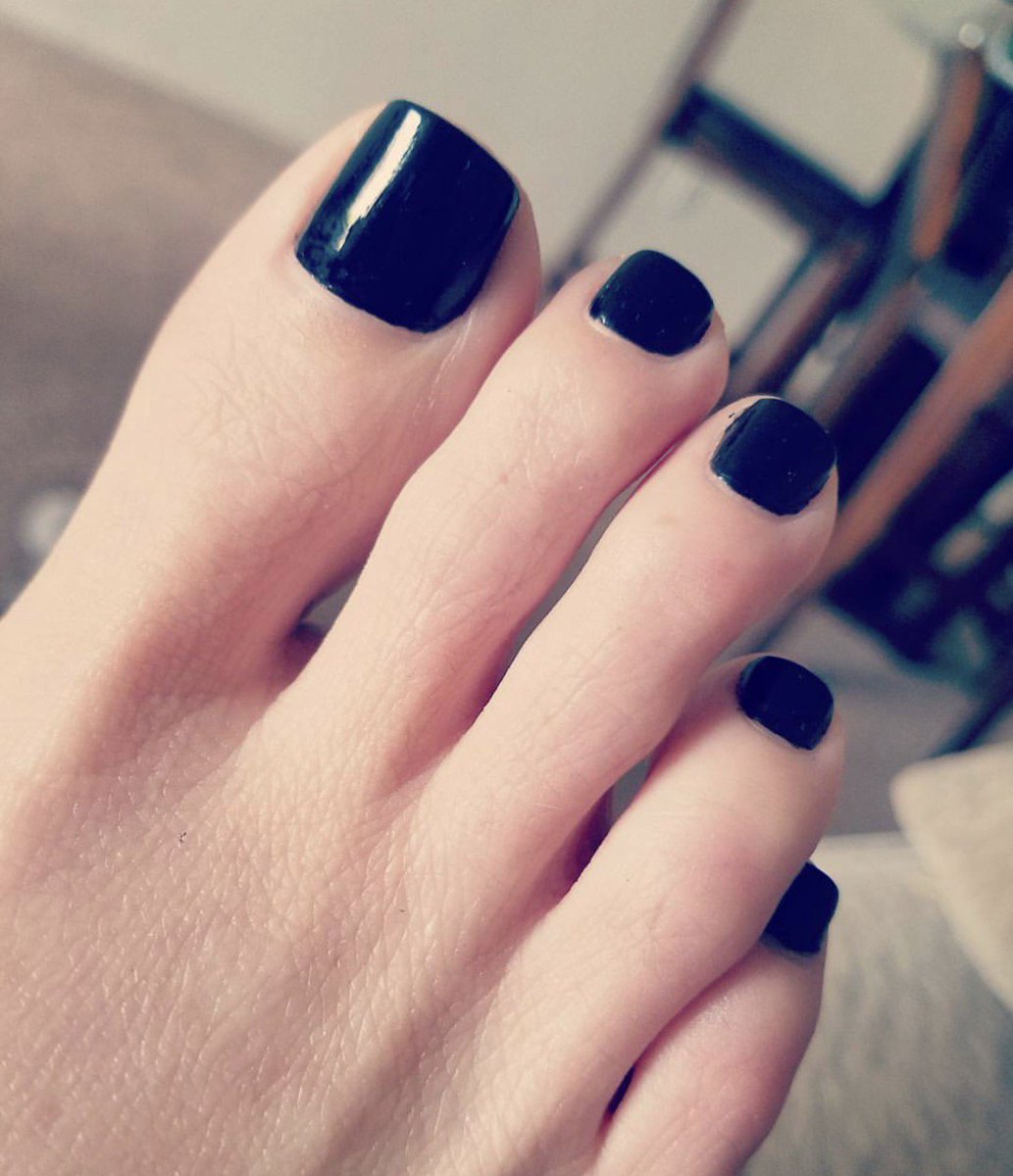 #FeetToFollow #FeetToWorship #FeetToLick #FeetToSniff #SexySoles #SexyToes #SexyFeet #SexyArches