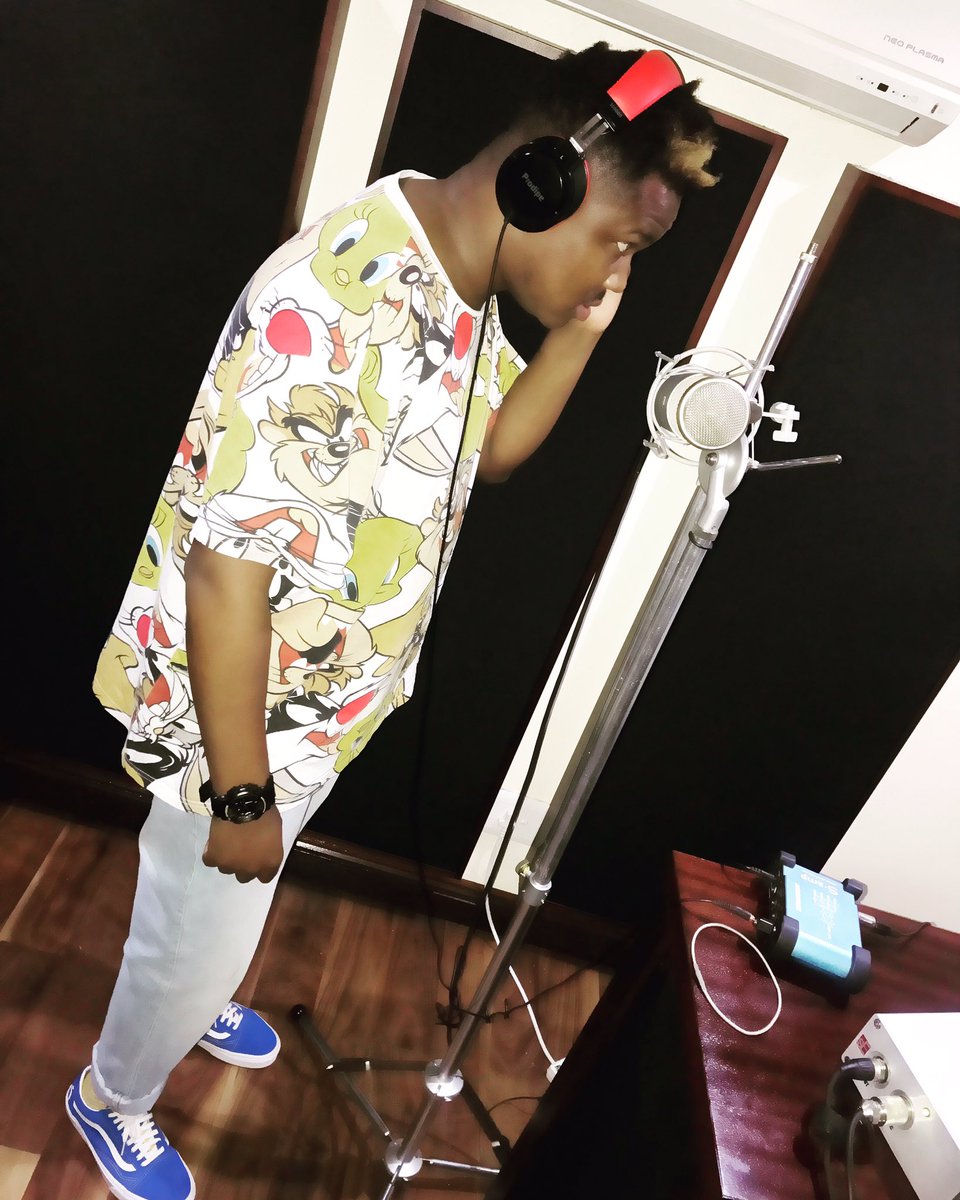 tumeloabcrazy's tweet photo. Up in the studio AB performing miracles yeah 🌹.   #Sorry https://t.co/YCiWQ3tHPr