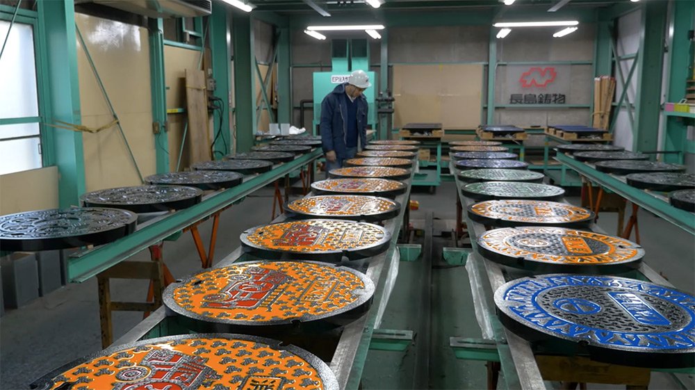 Adobe's tweet image. Don't walk with your head down, except in Japan where creative manhole covers prove beauty can be found anywhere!
bit.ly/2r52d3n