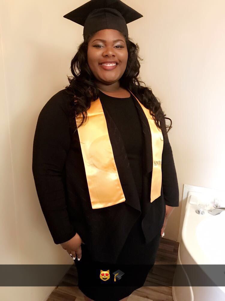 ashlynn_martin's tweet photo. Graduated #13 with honors with a 3.59 GPA 🎓🙌🏾 Next I will be futhering my education at JSU 🐯💙 #JSU21  @jsu2021 @JacksonStateU https://t.co/jzMkUHZwDY