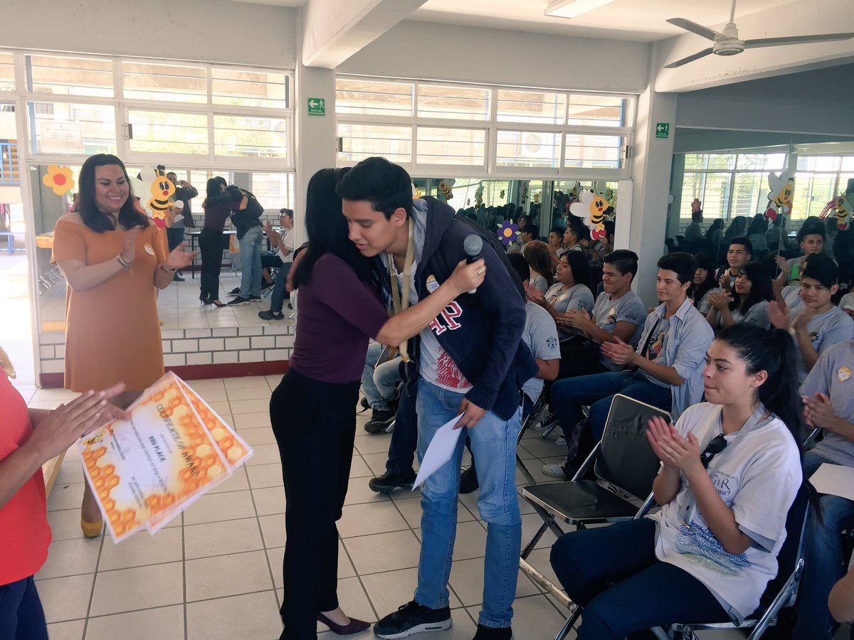 Prepa16Oficial's tweet photo. In #HighSchool16 We're so proud of your #english skills at the 3rd #spellingbee contest #FLIPUdeG @sems_udg @udg_oficial https://t.co/l9NTq2IhNw