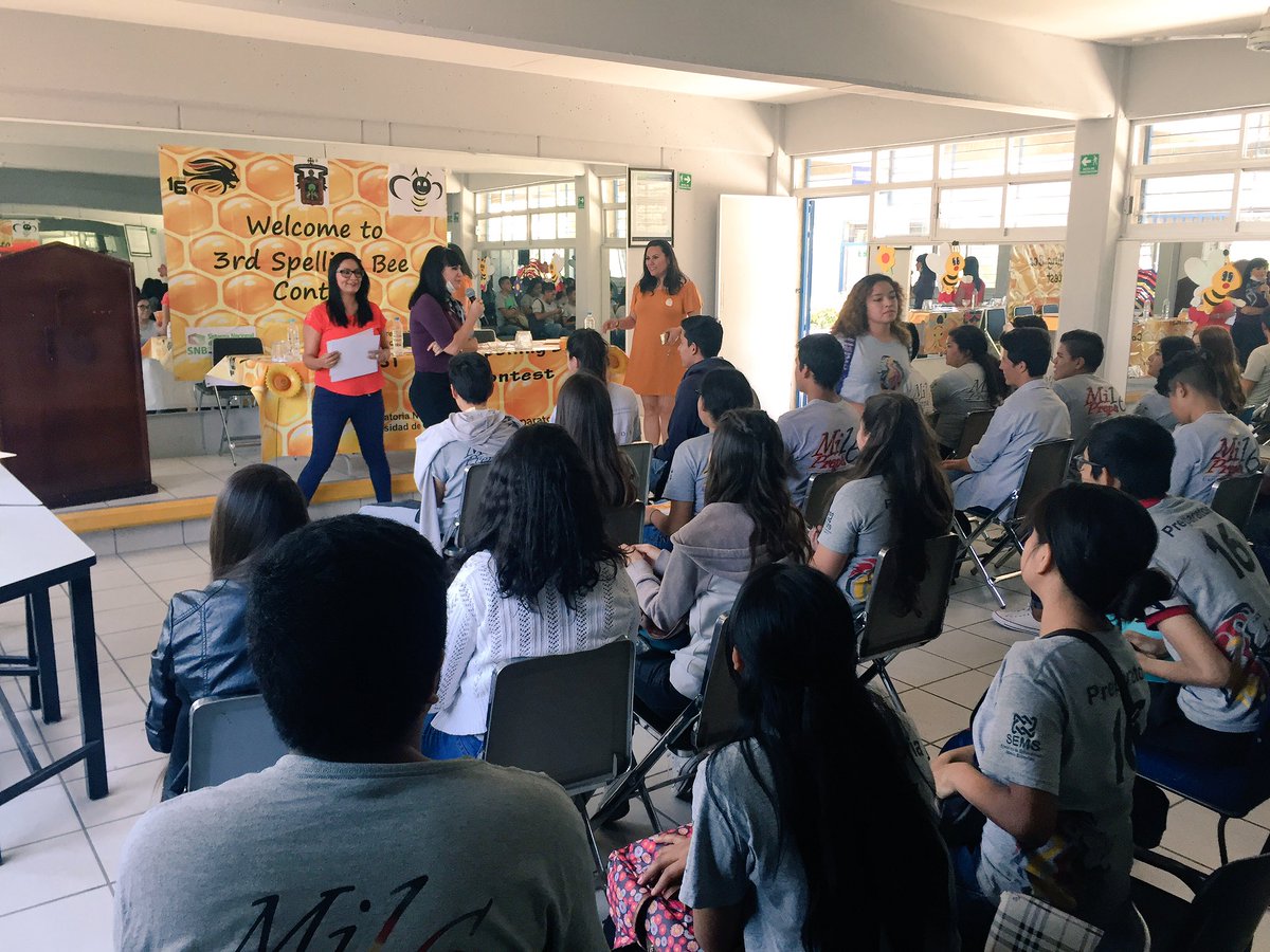 Prepa16Oficial's tweet photo. In #HighSchool16 We're so proud of your #english skills at the 3rd #spellingbee contest #FLIPUdeG @sems_udg @udg_oficial https://t.co/l9NTq2IhNw