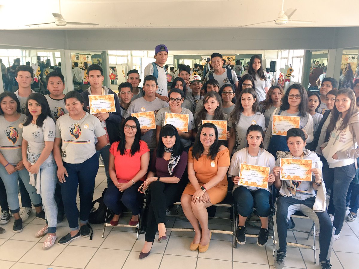 Prepa16Oficial's tweet photo. In #HighSchool16 We're so proud of your #english skills at the 3rd #spellingbee contest #FLIPUdeG @sems_udg @udg_oficial https://t.co/l9NTq2IhNw