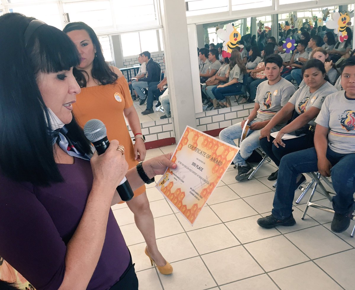 Prepa16Oficial's tweet photo. In #HighSchool16 We're so proud of your #english skills at the 3rd #spellingbee contest #FLIPUdeG @sems_udg @udg_oficial https://t.co/l9NTq2IhNw