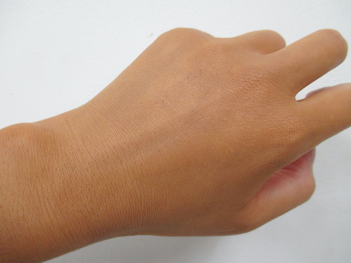 アニメイト仙台 グラッテ仙台 元気に開店中 Acos コスプレイヤーの なりたい を応援する Coscos 好評販売中 ボディファンデーション のbr01は褐色肌キャラメイクにお勧めみや 伸びも良く大容量なので顔はもちろん 首 腕 足など 広範囲に使用し