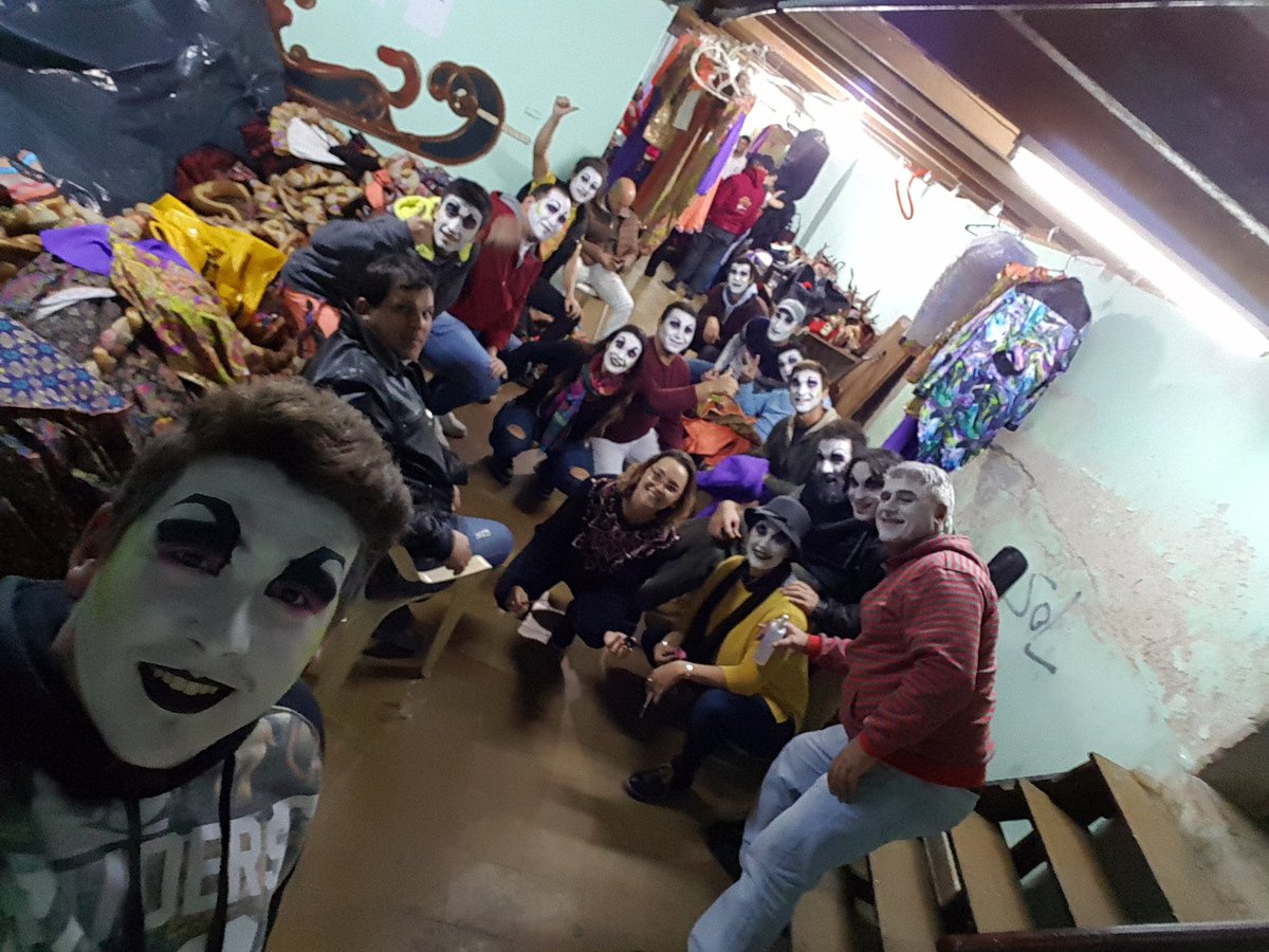 LadronesDeS's tweet photo. Por subir al escenario en la peña Agrupación Puente Cultural de Carcaraña! https://t.co/FQubh1PkNg