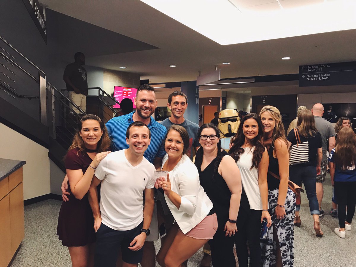 Congrats on being tonight's <a href="/SonnysBBQ/">Sonny's BBQ</a> fling-a-football winner, Craig! 🏈