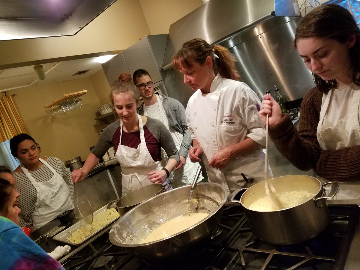 BeckyLindley77's tweet photo. Thank you @EssexResortSpa for a memorable cooking class today! @Northeastern #NUterm #NUtermVT2017 https://t.co/OHFrQ30NVp