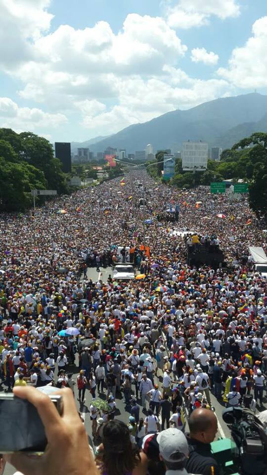 Still in awe at the courage of Venezuelan protesters. 

After 50 days, people cannot be dissuaded.

@CaracasChron 

#RealCourage
