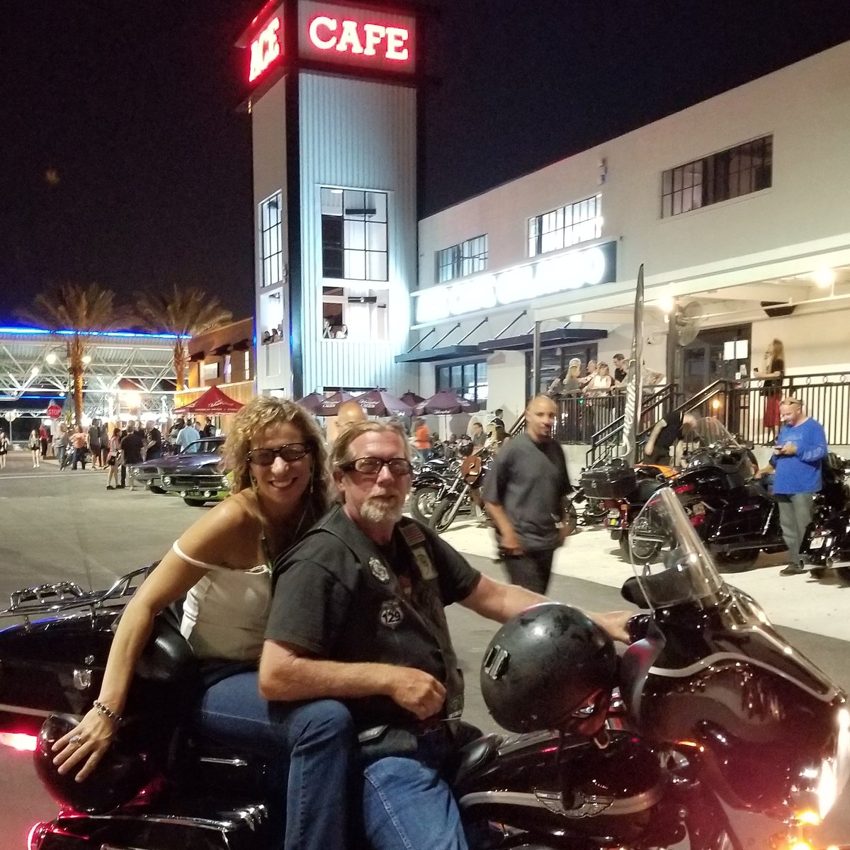 CycleFeverTV's tweet photo. Getting ready to stream from #AceCafeUSA #cumberlandgap #CFTV #motorcycle #adventure #baggers #touring #cafemoto #Rewaco #AmericanFlatTrack https://t.co/YV9vqhepD9