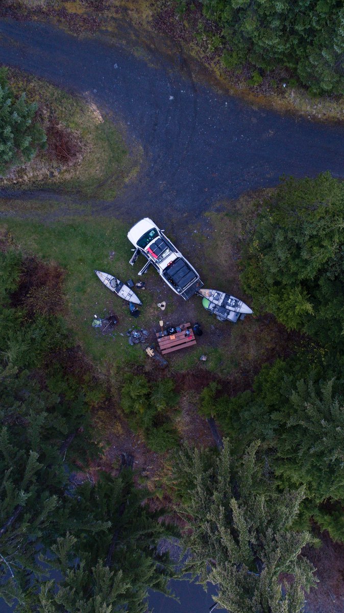 BadfishTv's tweet photo. By now setting up camp for the night is a fairly organized and strategic procedure.
Unless we see fish rising...
#outbound17 @bassproshops https://t.co/b6YV9l8238