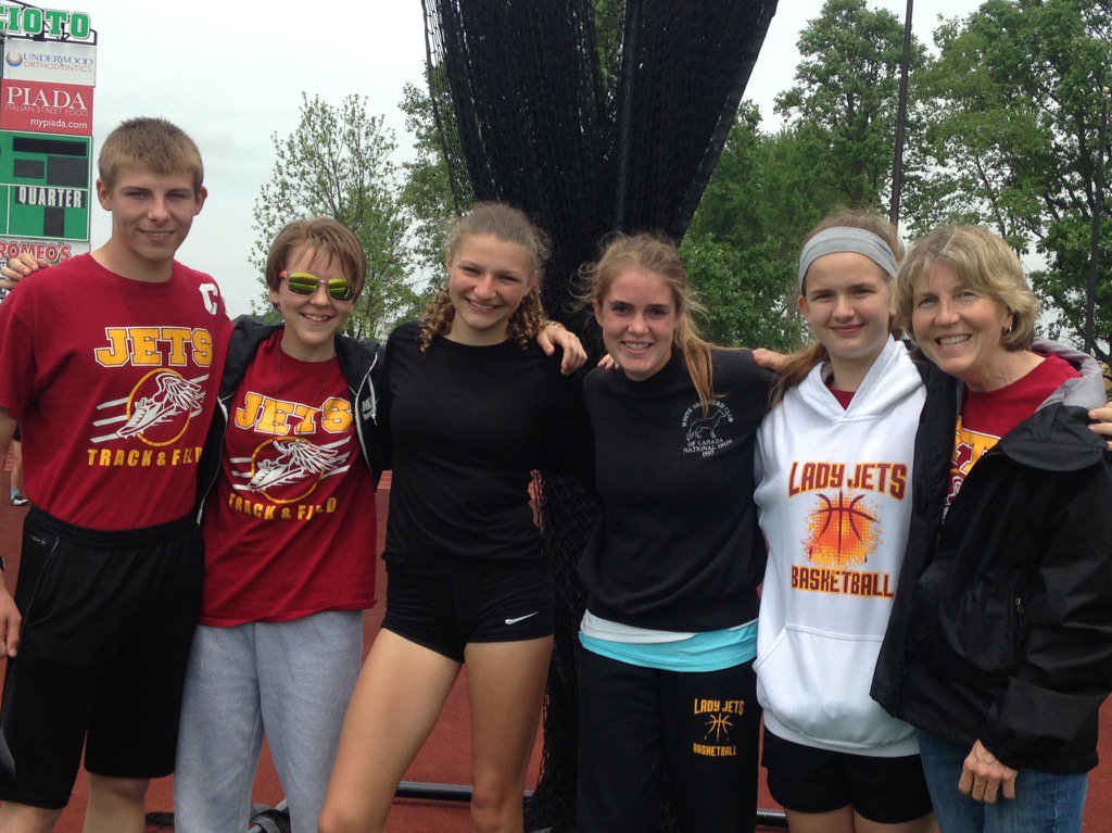 ErwinCindy's tweet photo. So proud of Dylan, Emma, Lauren, Ari, and Baileigh at State T & F Meet today! #JetsFly https://t.co/Q3uFS9ZjT0