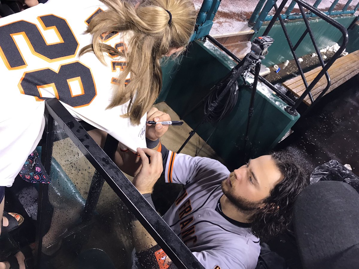 thephillips04's tweet image. Thank you @bcraw35! Rain delay love in STL from Southern Indiana  for our Giants! #SF #WeAreGiant