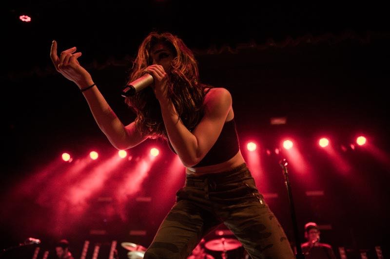 ATCMIDDLEEAST's tweet photo. .@ChrissyCostanza onstage in Boston // 5.14.17 // 📷:@qromag https://t.co/WGZSnGSLkj