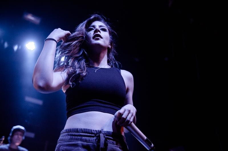 ATCMIDDLEEAST's tweet photo. .@ChrissyCostanza onstage in Boston // 5.14.17 // 📷:@qromag https://t.co/WGZSnGSLkj