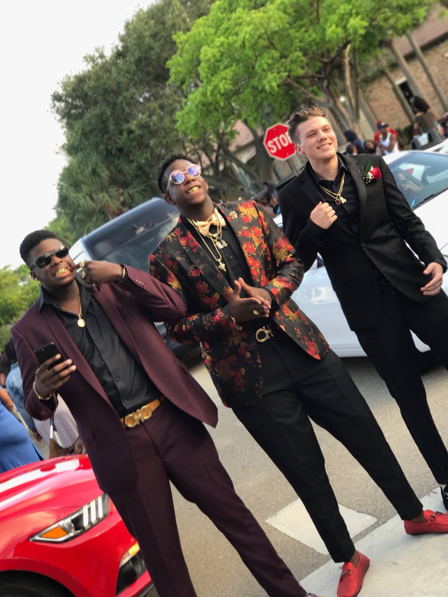 Liveaihhdbo's tweet photo. Prom king 👑 🔐#prom2k17 https://t.co/6VyWf6B9lB