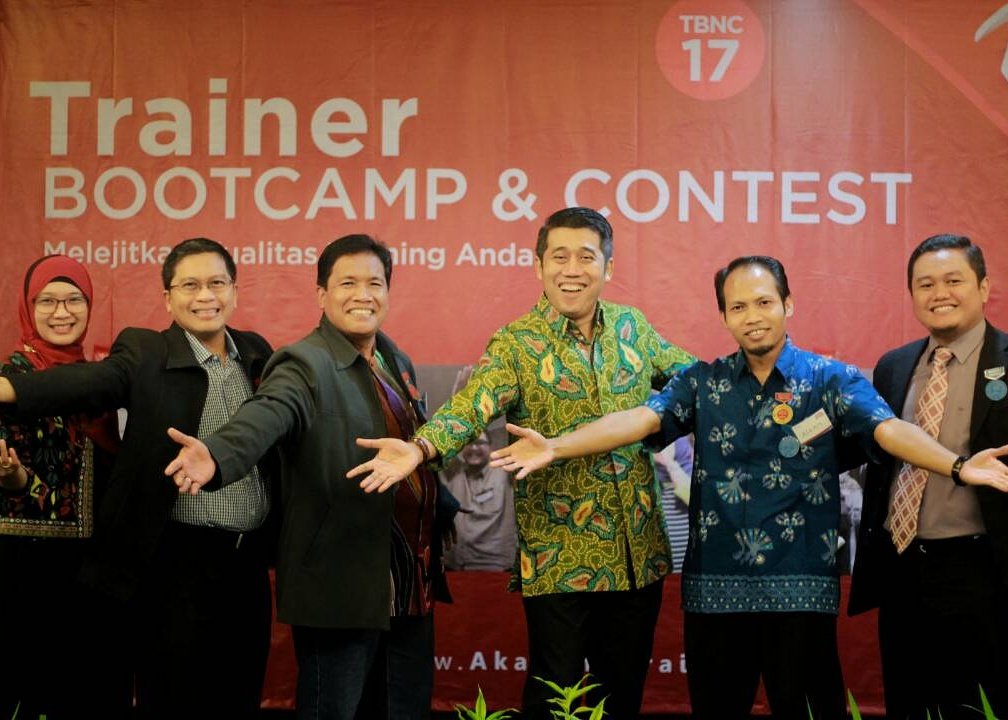JamilAzzaini's tweet photo. Bersama 5 finalis #TrainerBootcamp @akademitrainer yang punya tema yg berbeda https://t.co/YE0b9fk0z5