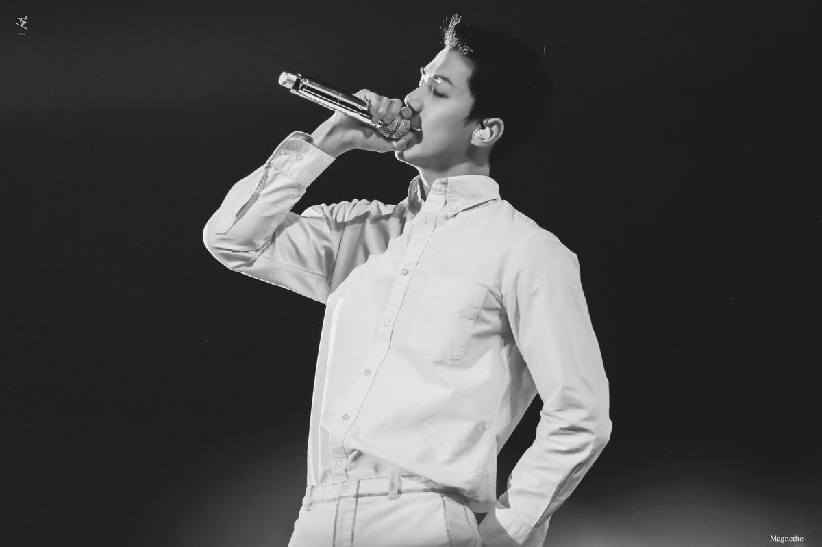 Magnetite1220's tweet photo. #sehun #吴世勋 
月色和雪色
你是第三种绝色 https://t.co/V98oM9IxSN
