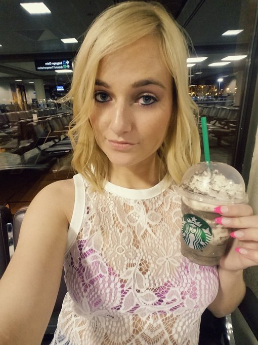 Not drinking alcohol in the airport for once! Lol #starbucks https://t.co/QrN9ULsG1B<a href="/tag/starbucks"class="tags"><span>#starbucks</span></a>