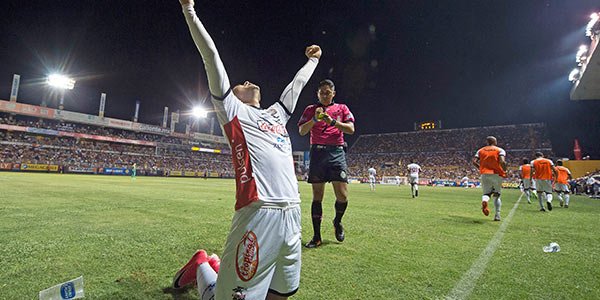 FOXSportsMX's tweet photo. ¡COMIERON PESCADO!

#CentralFOX Aullaron los Lobos BUAP ante Dorados y ya son equipo de Liga MX. 🎞️ 📝 https://t.co/LoDNAE5DMB https://t.co/nTapMAfrsw