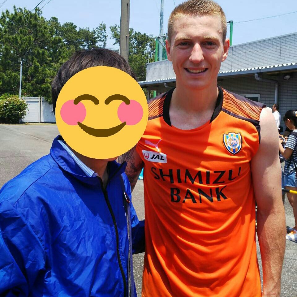 翔 در توییتر 5 21の清水エスパルスの練習場での写真 好きな選手mitchell Duke選手にツーショット撮ってもらった 握手とユニフォームにサインありがとうございます 清水エスパルス ミッチェルデューク 翔 در توییتر 5 21の清水エスパルスの練習場での写真 好きな選手mitchell Duke選手にツーショット撮ってもらった 握手とユニフォームにサインありがとうございます 清水エスパルス ミッチェルデューク