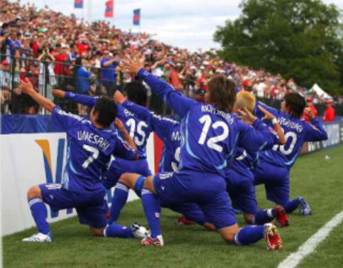 jun_aoyama1988's tweet photo. 開幕した2017・U-20ワールドカップ。自分が出場したのは2007・カナダ大会。あれから10年。あっという間だった。若かったな〜。。笑
良い成績を残せるように頑張って欲しいです！10年前の写真載せます^_^笑
#u20ワールドカップ 
#頑張って欲しい 
#昔の写真 
#若い https://t.co/qfs8J7dLLU