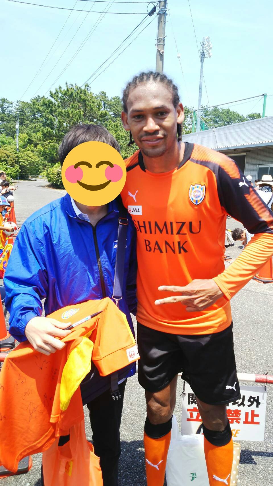 翔 Twitter पर 5 21の清水エスパルスの練習場での写真カヌ選手もツーショット撮ってもらいました 初めてカヌ選手見たけど優しさオーラ全開でした 写真取るためにわざわざ近くまで駆け寄ってくれました 試合での活躍期待しています ありがとうございました 神