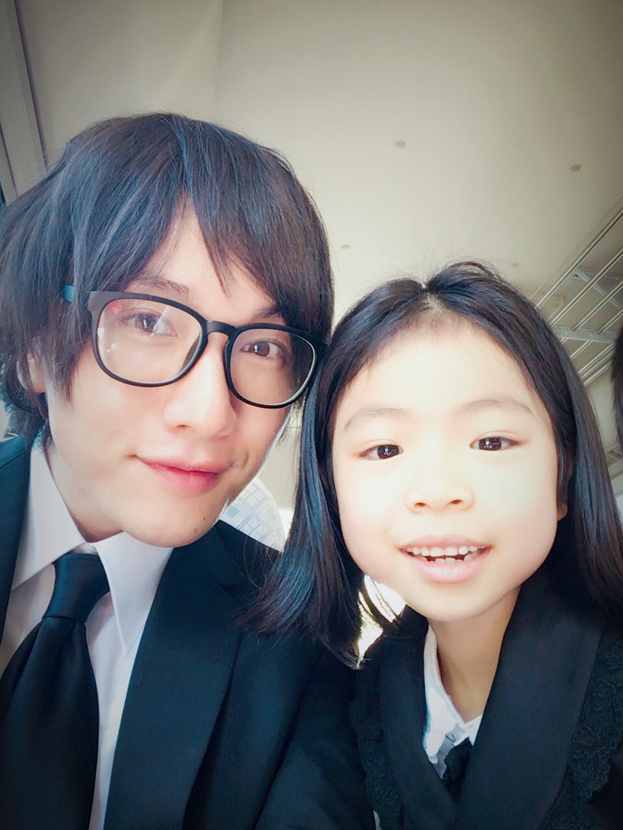 細貝圭 本日はお祖父さんの四十九日 親戚一同で納骨をして みんなでお祖父さんの話をしながら昼食を食べました みんな笑顔でワイワイやってるのが大好きなお祖父さんだったからね きっと楽しんでくれたんじゃないかな 今日は一日ずっと家族と過ごし 細貝圭 本日はお祖父さんの四十九日 親戚一同で納骨をして みんなでお祖父さんの話をしながら昼食を食べました みんな笑顔でワイワイやってるのが大好きなお祖父さんだったからね きっと楽しんでくれたんじゃないかな 今日は一日ずっと家族と過ごし