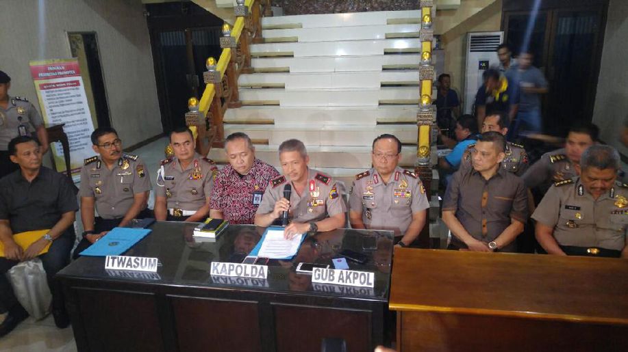 detikcom's tweet photo. Polisi Tahan 14 Tersangka Penganiaya Taruna Akpol Adam https://t.co/IjyGtCRElW https://t.co/ZrEv6DKVdt