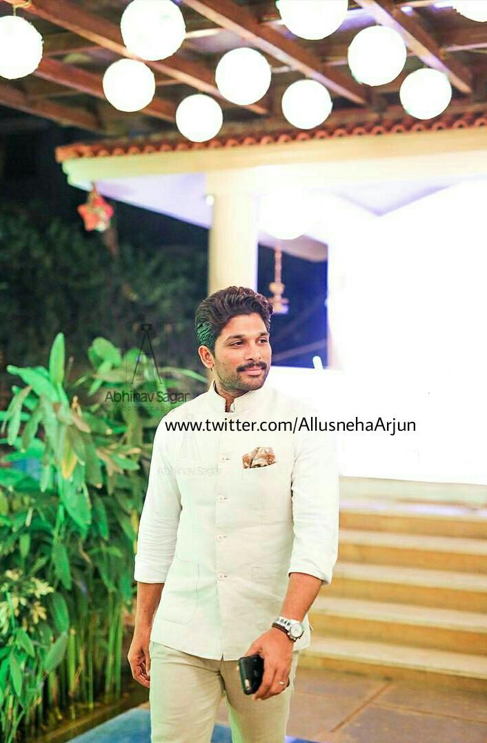 AllusnehaArjun's tweet photo. Allu Arjun 😍 #Candid❤ https://t.co/PNLhnYUy8O
