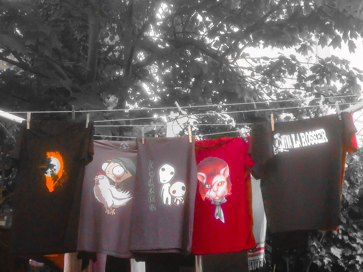 Nice to see you hangin with the cool shirts ,😎<a href="/MrGregDulli/">greg dulli</a> <a href="/donallogue/">donal logue</a>