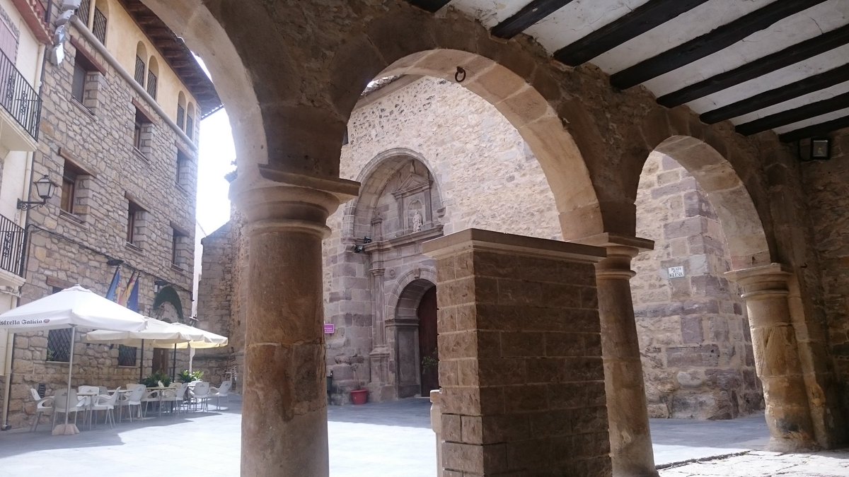 puebladearenoso's tweet photo. #domingo en #puebladearenoso #plazatriangular #yomequedoencs #castelloninterior #finde https://t.co/2C0BrTvrnh