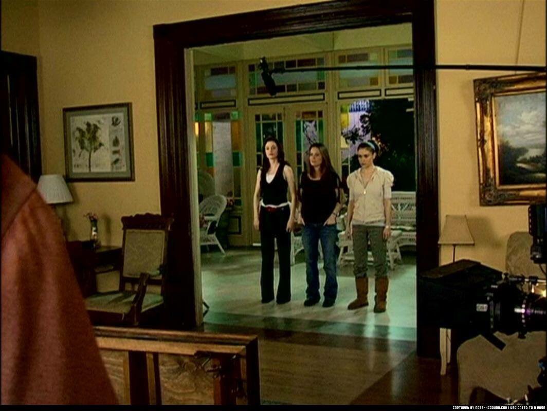 Carlychristina8's tweet photo. 11 years ago this show ended, still one of our favourite shows! #Charmed @H_Combs @Alyssa_Milano @rosemcgowan 💕💕💕 https://t.co/4ADBuzuP2v