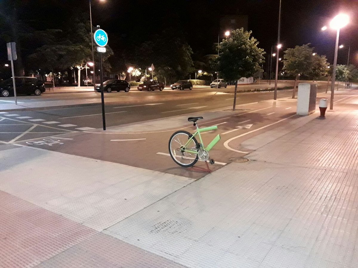 "Bicicletas y ciclistas que aparecen y desaparecen. Sucesos paranormales en la #SemanaDeLaMovilidad"
facebook.com/notes/el-salto…
