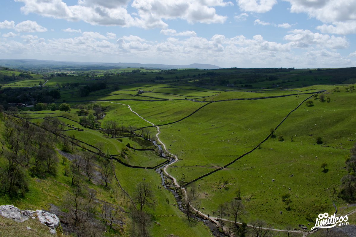ImagesLimitless's tweet photo. Last weekend in the #YorkshireDales at #MalhamLandscapeTrail #500pxrtg #YourShot #thephotohour #PhotoOfTheDay #Nature #photography #Britain https://t.co/RnARKuzToj