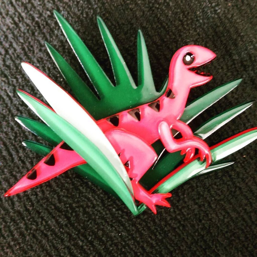 MichelleDelury's tweet photo. This was Friday's dinosaur decoration - my beautiful @erstwilderofficial brooch #theloneraptor ❤💜❤ #broochesofinstagram #dinosaur https://t.co/bWtvwGPFJP