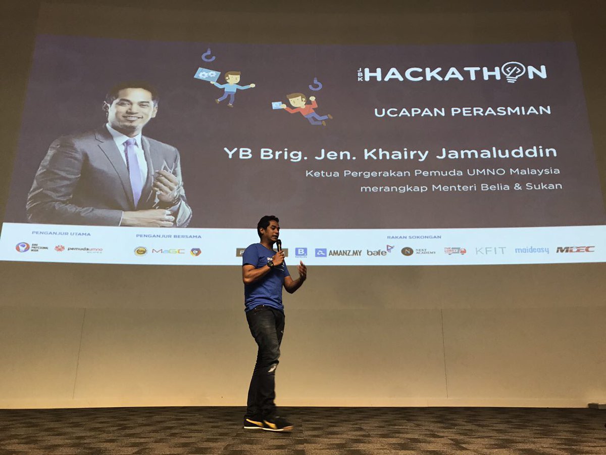 jomkoding's tweet photo. YB @Khairykj sedang memberi ucapan  kepada pengunjung di @MagicCyberjaya . #JBKHackathon @PPUMOnline @KBSMalaysia @BPM_Online https://t.co/zRmC9Cg3GL