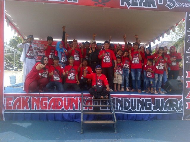 #FhotoBersama PanitiaGebyarSeniReak-5 Dan PaRendraKardjawan @DISBUDPAR_BDG <a href="/ridwankamil/">Ridwan Kamil</a> <a href="/kennydewi/">kenny dewi kaniasari</a> <a href="/Sigitiskandar77/">sigit iskandar</a>