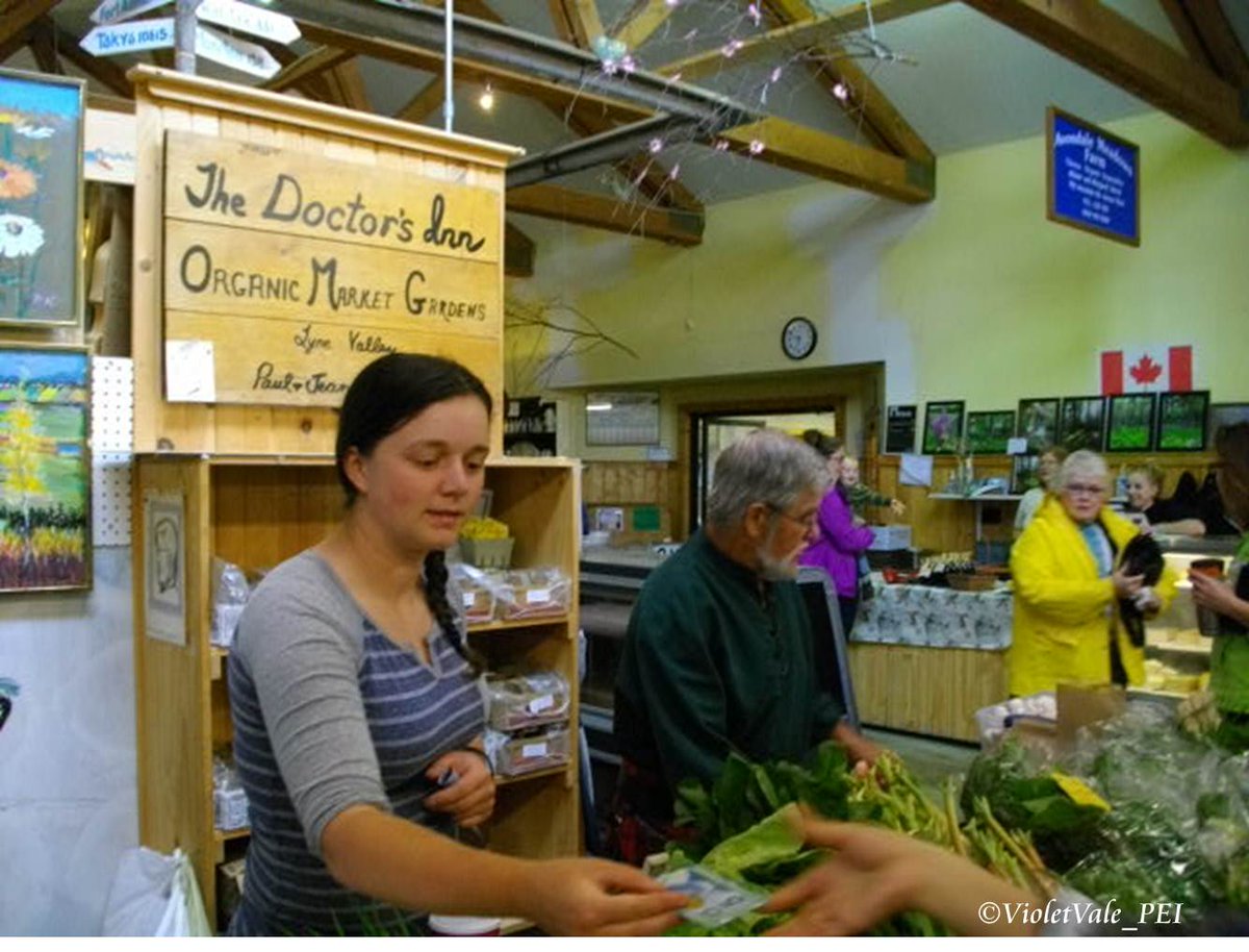VioletVale_PEI's tweet photo. #Charlottetown Farmers Marketにて
Dcotor's Inn
以前ディナーで供されたJinny's Dressingが大好きで、
事前リクエストしておき
葉物野菜、ディルとともに購入。
@CFMPEI #PEI #PrinceEdowardIsland https://t.co/UbaEinwS3E