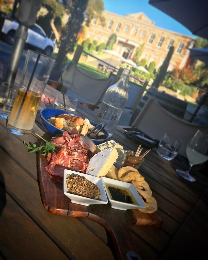 forABELphoto's tweet photo. Quick bite @chateauyaldara Hermann's restaurant before scouting mg next location for an #abp shoot #australianbrea… https://t.co/afHoGUl6U4 https://t.co/pKAR4w0zuK