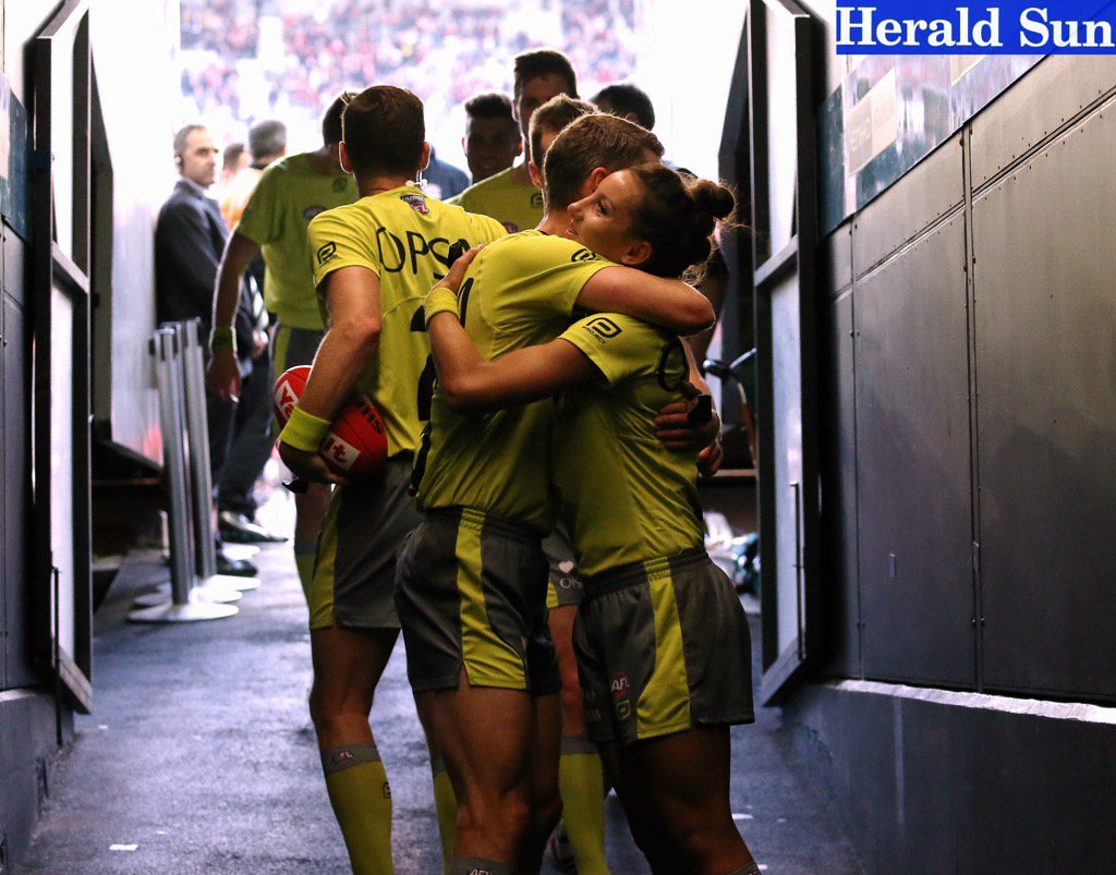 #AFLDonsEagles @EtihadStadiumAU umpire Shaun Ryan hugs Umpire Eleni Glouftsis after  game umpires race <a href="/theheraldsun/">Herald Sun</a>