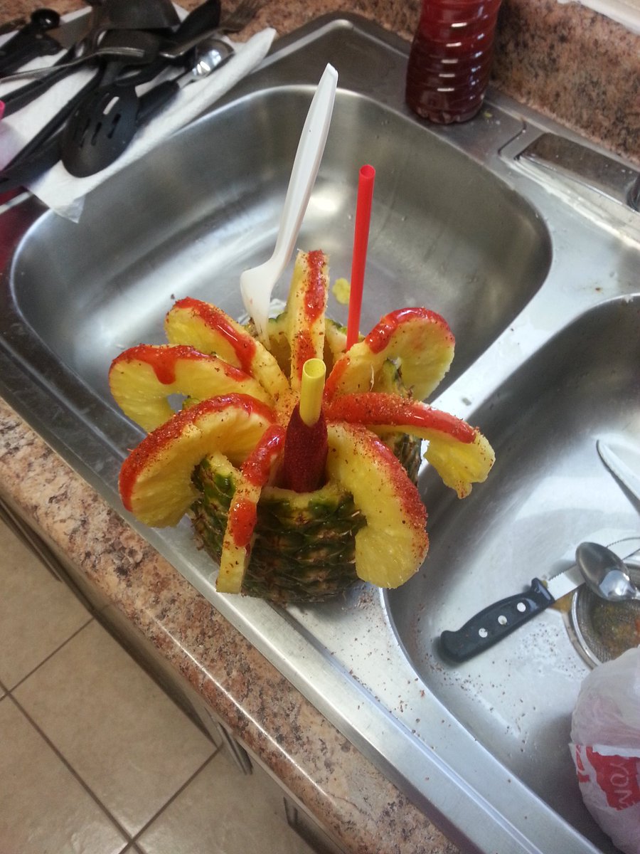 BeyondSnacks's tweet photo. Simple piña loca https://t.co/kSNhRhQieF