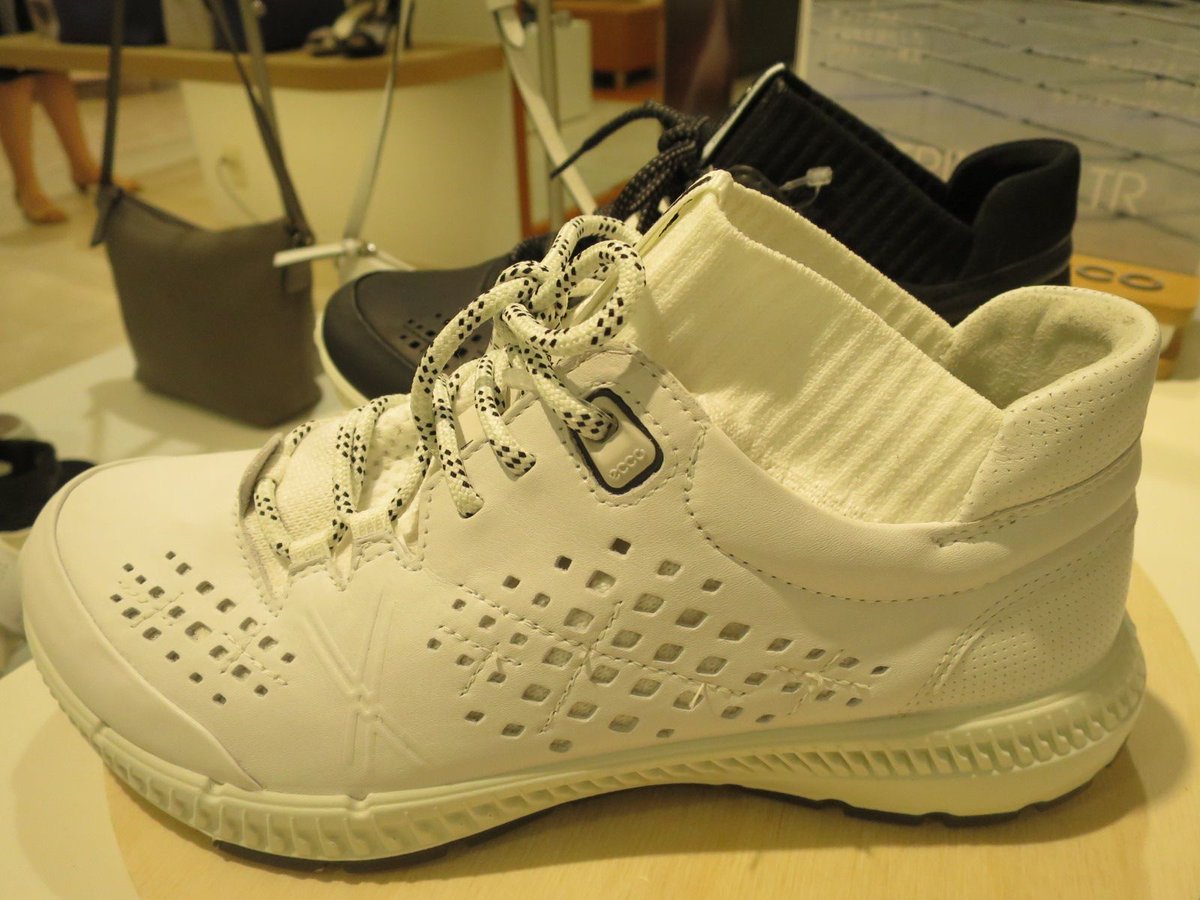 小倉井筒屋スタッフ Twitterissa 本館2階 Ecco から新作スニーカー Intrinsic Tr 25 9円 が登場 グリップ力と安定性を考慮したアウトソール構造と 着地時のかかとをサポートするラウンドカーブヒールを搭載し 履き心地は抜群 色は白 黒の2色 高機能で 小倉井筒屋スタッフ Twitterissa 本館2階 Ecco から新作スニーカー Intrinsic Tr 25 9円 が登場 グリップ力と安定性を考慮したアウトソール構造と 着地時のかかとをサポートするラウンドカーブヒールを搭載し 履き心地は抜群 色は白 黒の2色 高機能で