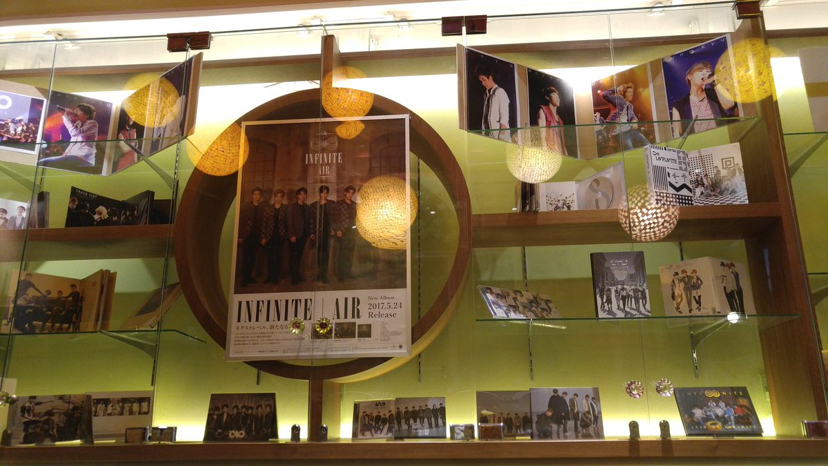 SH_HYUN127's tweet photo. 인피니트 콜라보카페!!
#INFINITE #llovesr #infinitecafe https://t.co/UlvZnIQ8Ak