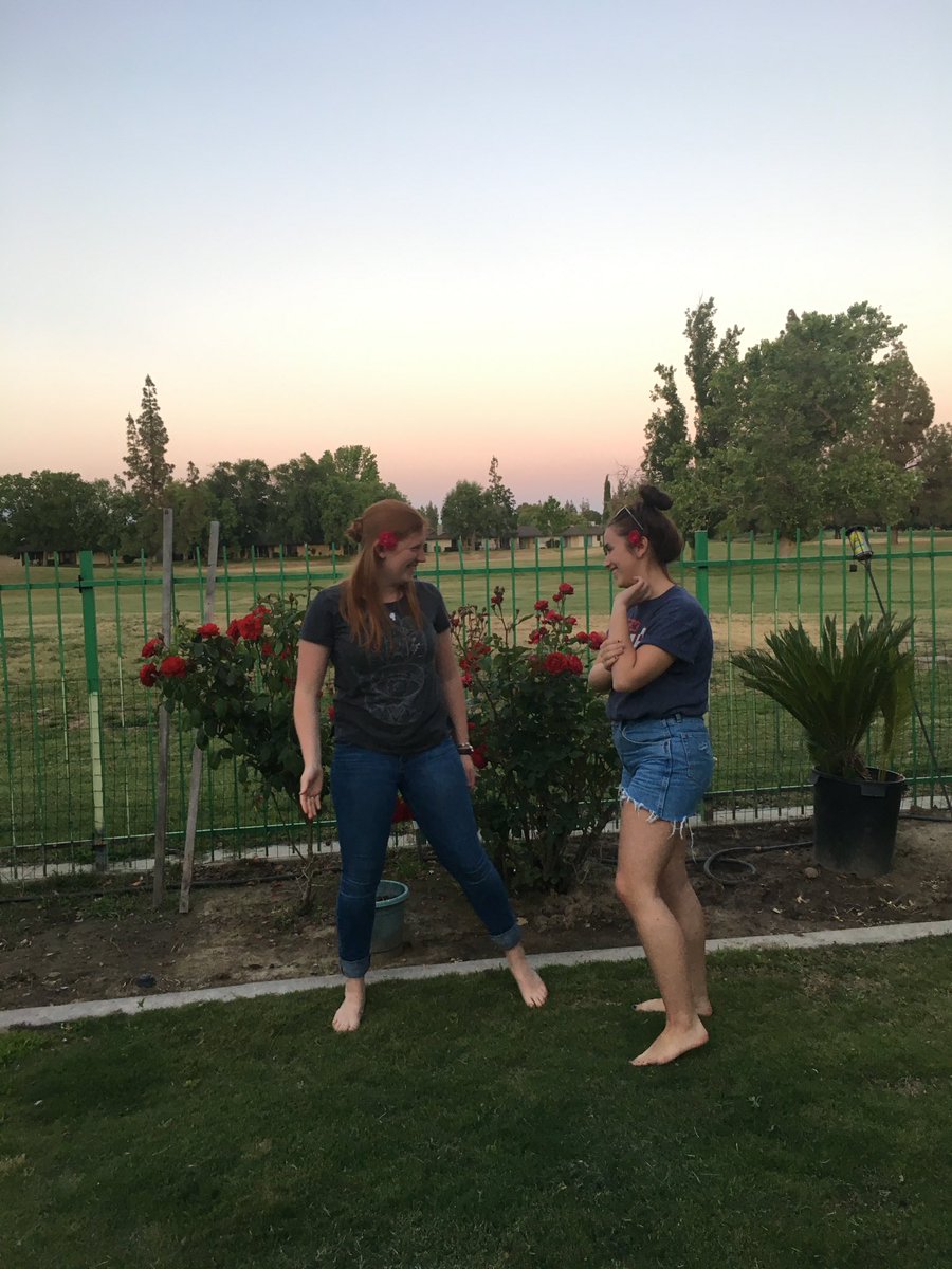 allisonmc__'s tweet photo. grateful for amazing friends who have been supportive of my decision to serve as a missionary. I'll miss them 💛💛 https://t.co/BCeKeIOAXD