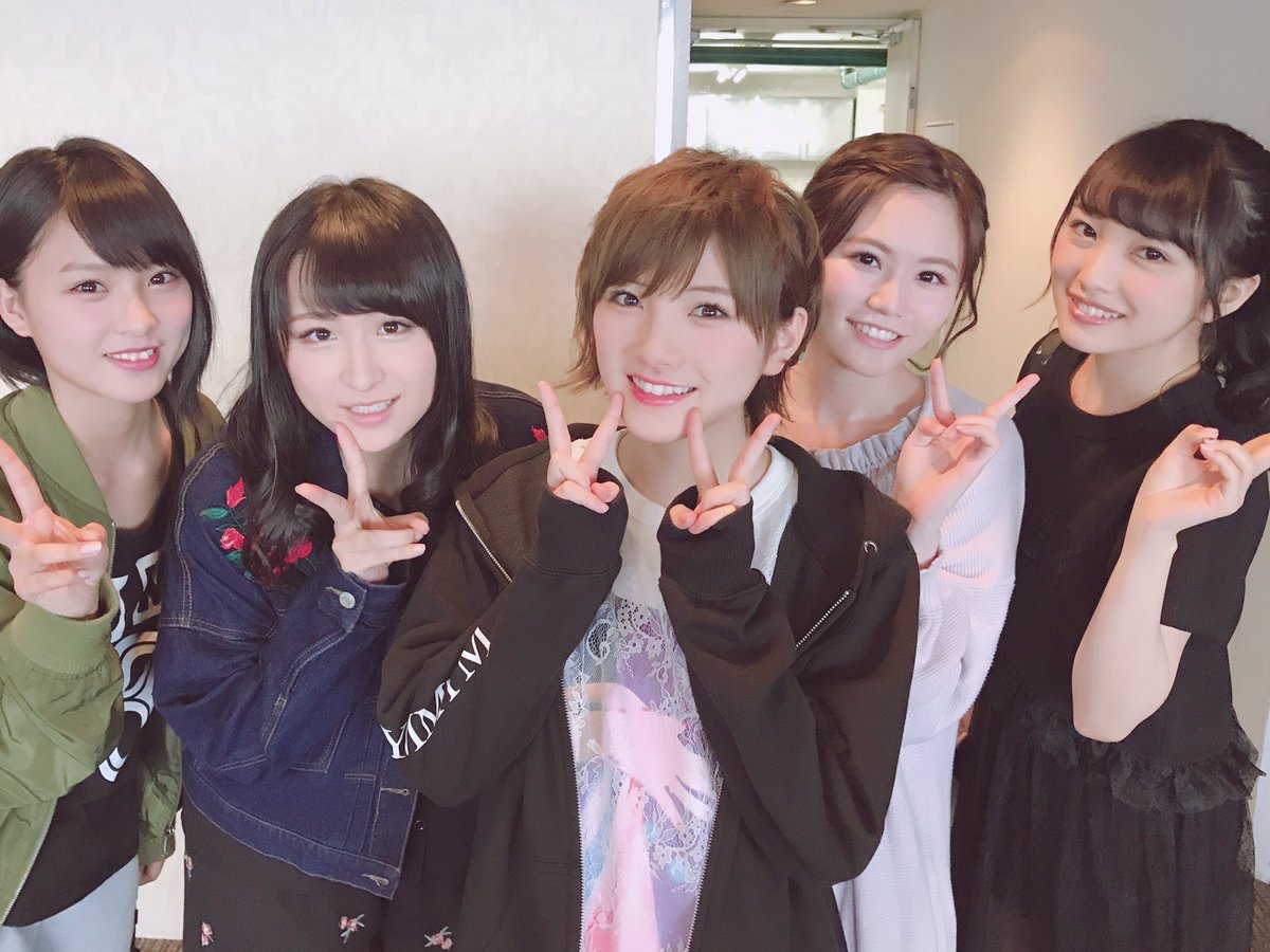 okadanana_1107's tweet photo. 神戸まつりのパレード
オープンカーに乗り
フラワーロードを走りました 🚌🎉
今日はとても暑いので
皆様 熱中症に御注意を … 🤒
2日間ありがとうございました 😢❤️ https://t.co/vDJTWiT5xC