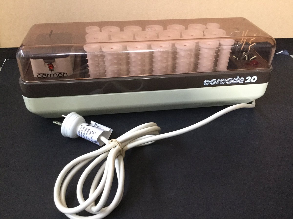 midler_helen's tweet photo. Retro rollers #carmen #cascade20 #hairrollers #heatedrollers #denmark #retro #hairstyling #hairaccessories https://t.co/2EWuY082RA https://t.co/Khjvat32nf