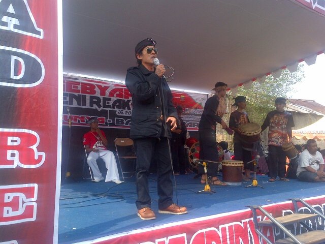 BiantaraPangbagea Kang Budi Dalton diacara GebyarSeniReak-5 <a href="/ridwankamil/">Ridwan Kamil</a> @DISBUDPAR_BDG <a href="/kennydewi/">kenny dewi kaniasari</a> <a href="/Sigitiskandar77/">sigit iskandar</a>